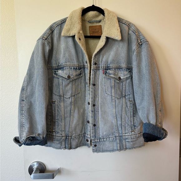 Vintage Levi’s Oversized Sherpa Trucker Jacket - Picture 2 of 10